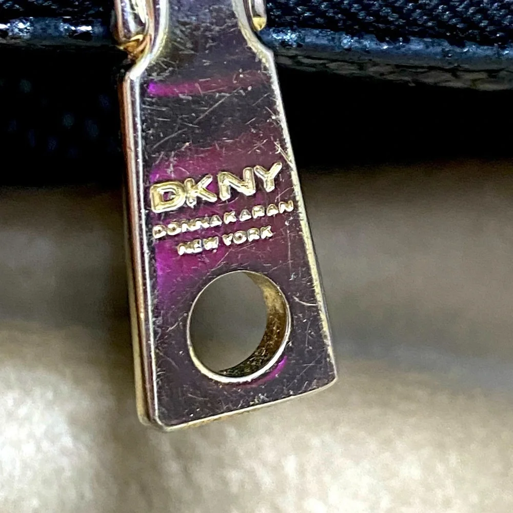 Dkny clutch wallet